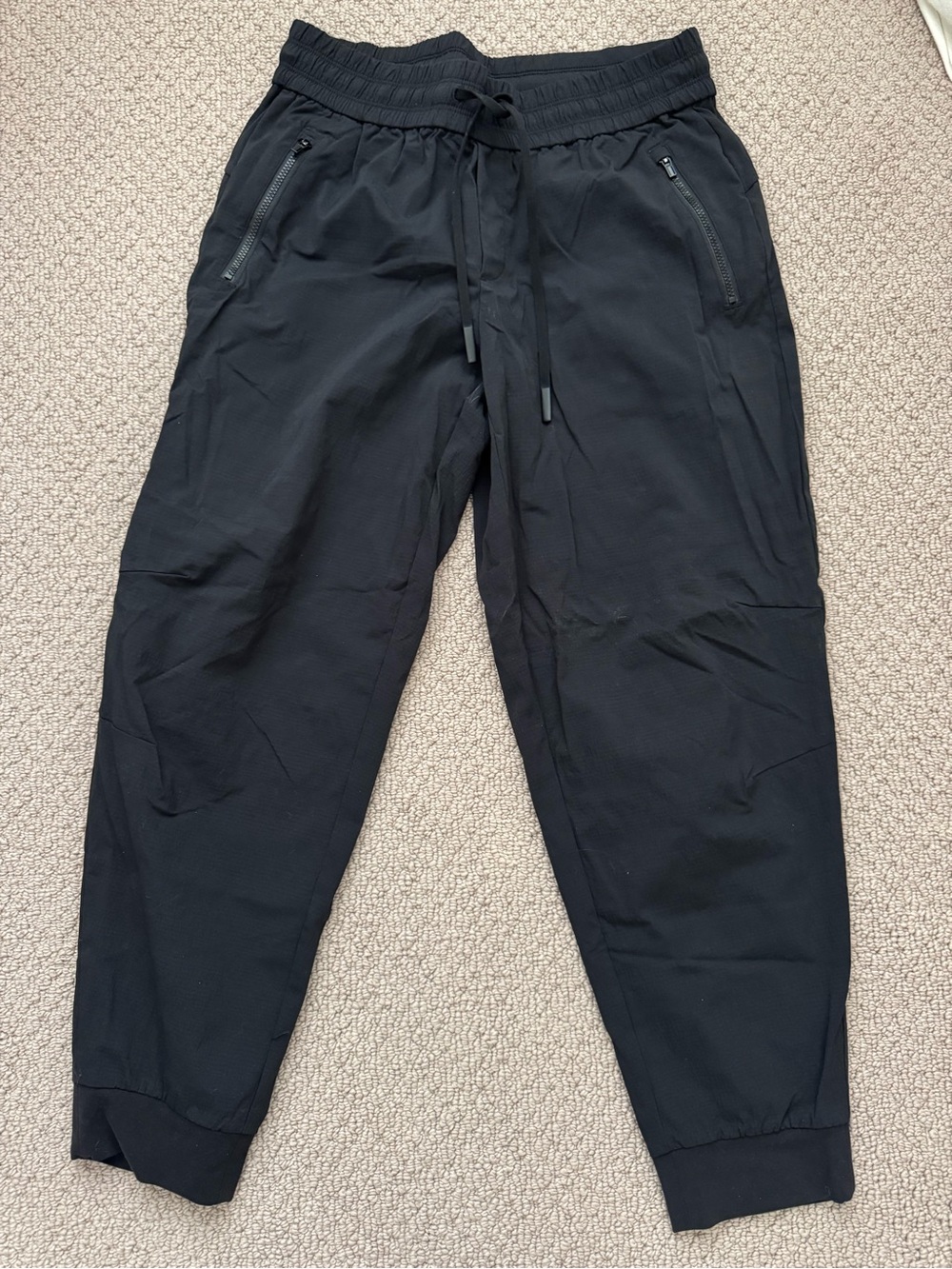 Athleta Trekkie Relaxed Mid Rise Jogger Pant in Black size XS